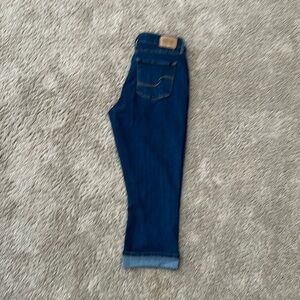 Levi mid-rise capri jeans